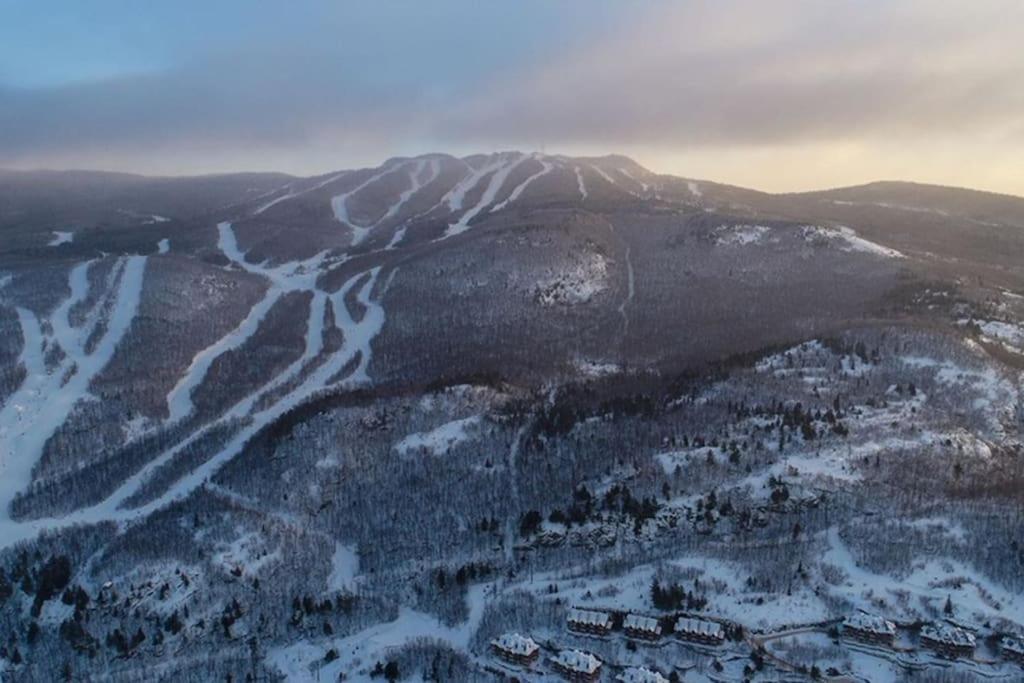 L'Érablière Tremblant -Ski In Ski Out with 2 Bedrooms - 135-11 Mont-Tremblant Esterno foto